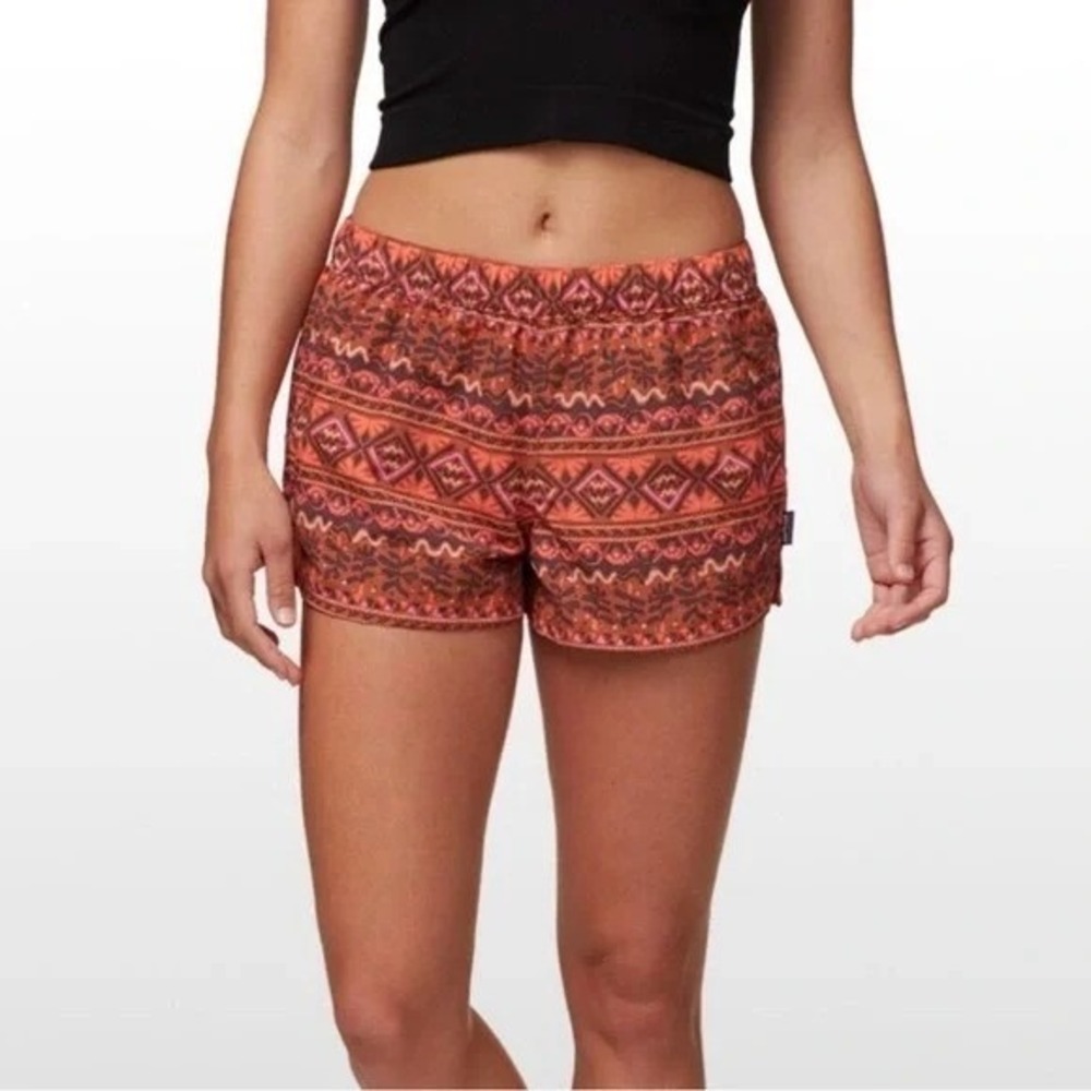 PATAGONIA Barely Baggies Shorts in the Mangrove Tiki Henna Brown Pattern Size Sm